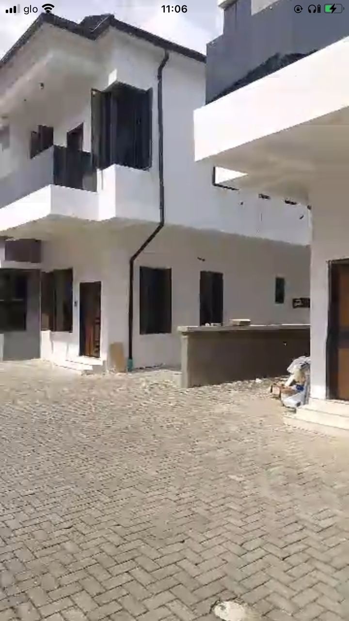 e076494d-a9ab-468a-84cc-3d12ad2e3ae4-1